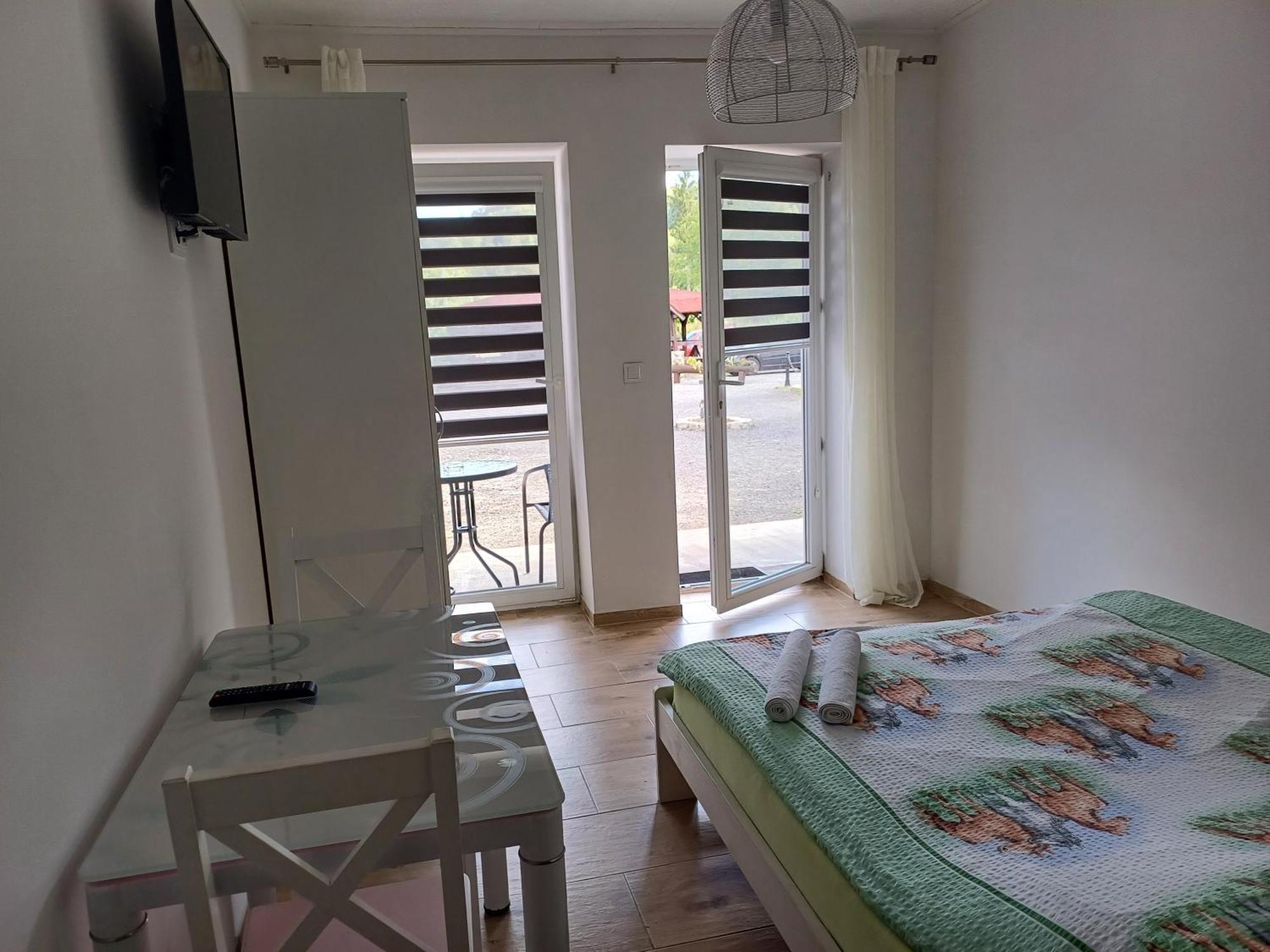 Gosciniec Solan Hotel Jeleniów Kültér fotó