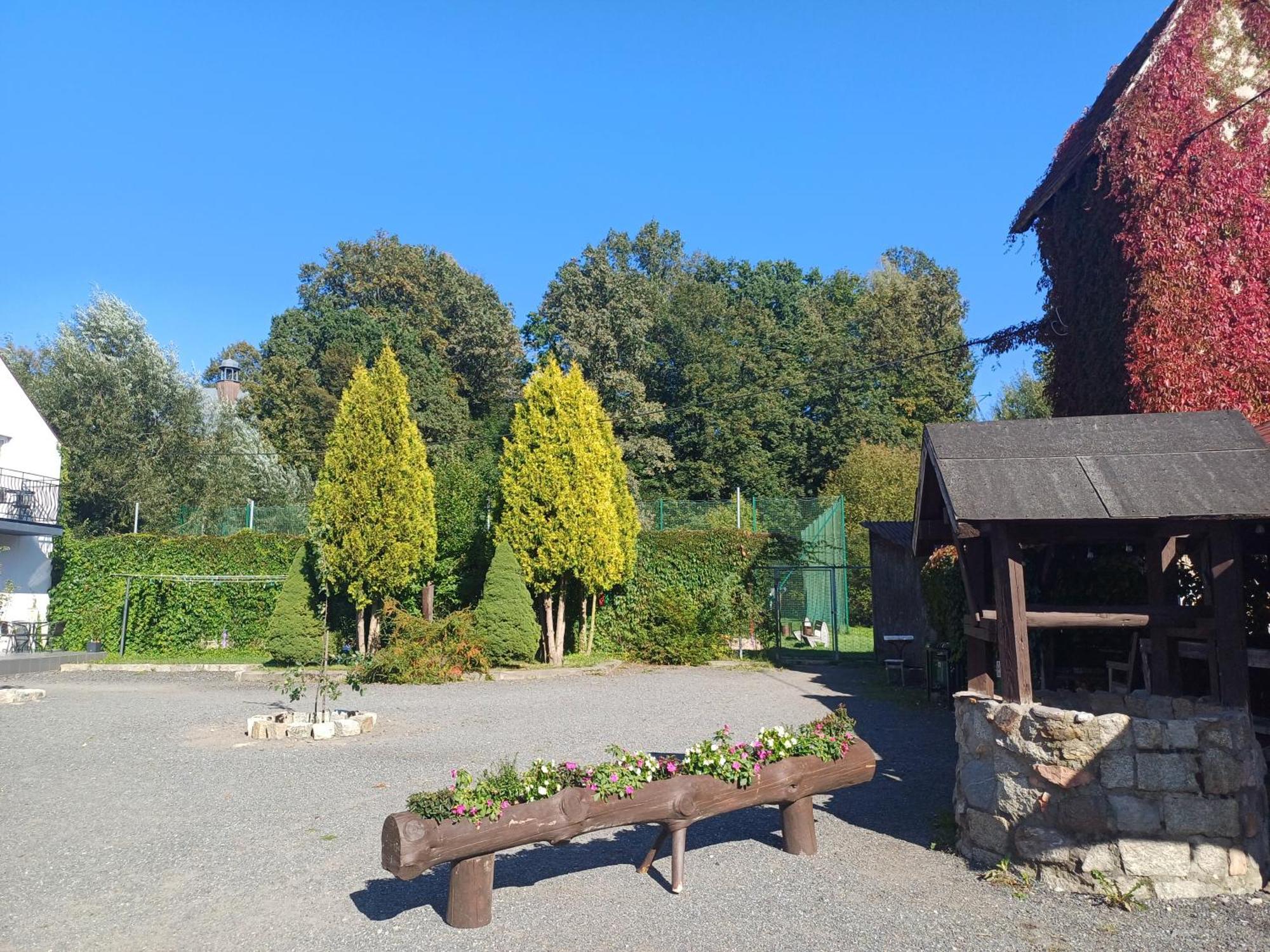 Gosciniec Solan Hotel Jeleniów Kültér fotó